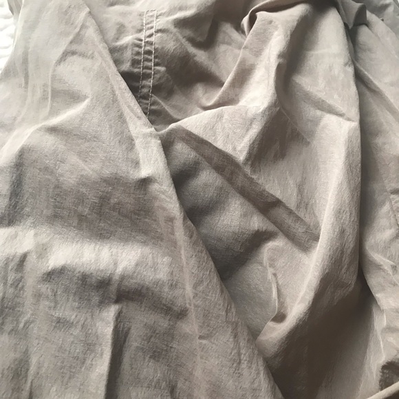 I am Gia Hester pant taupe color in excellent condition - Picture 5 of 8